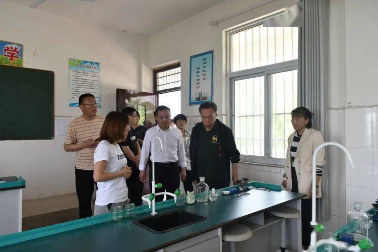 雁塔区成人教育事业单位领导团队引领教育改革与发展新篇章